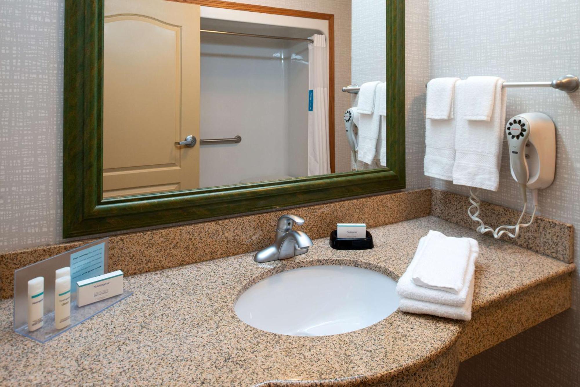 Hampton Inn Kansas City Northeast Bagian luar foto