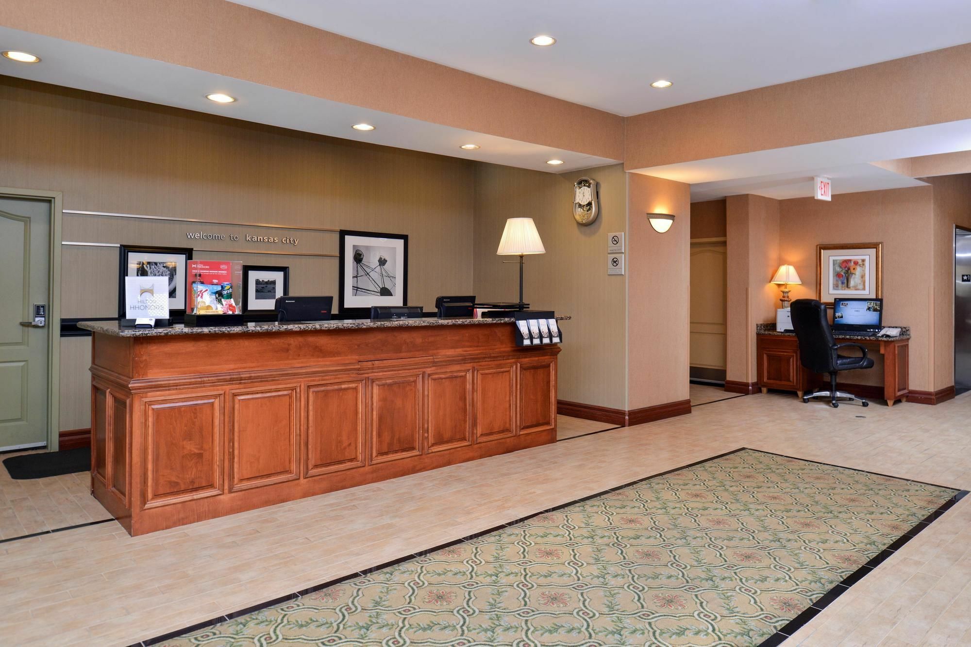 Hampton Inn Kansas City Northeast Bagian luar foto