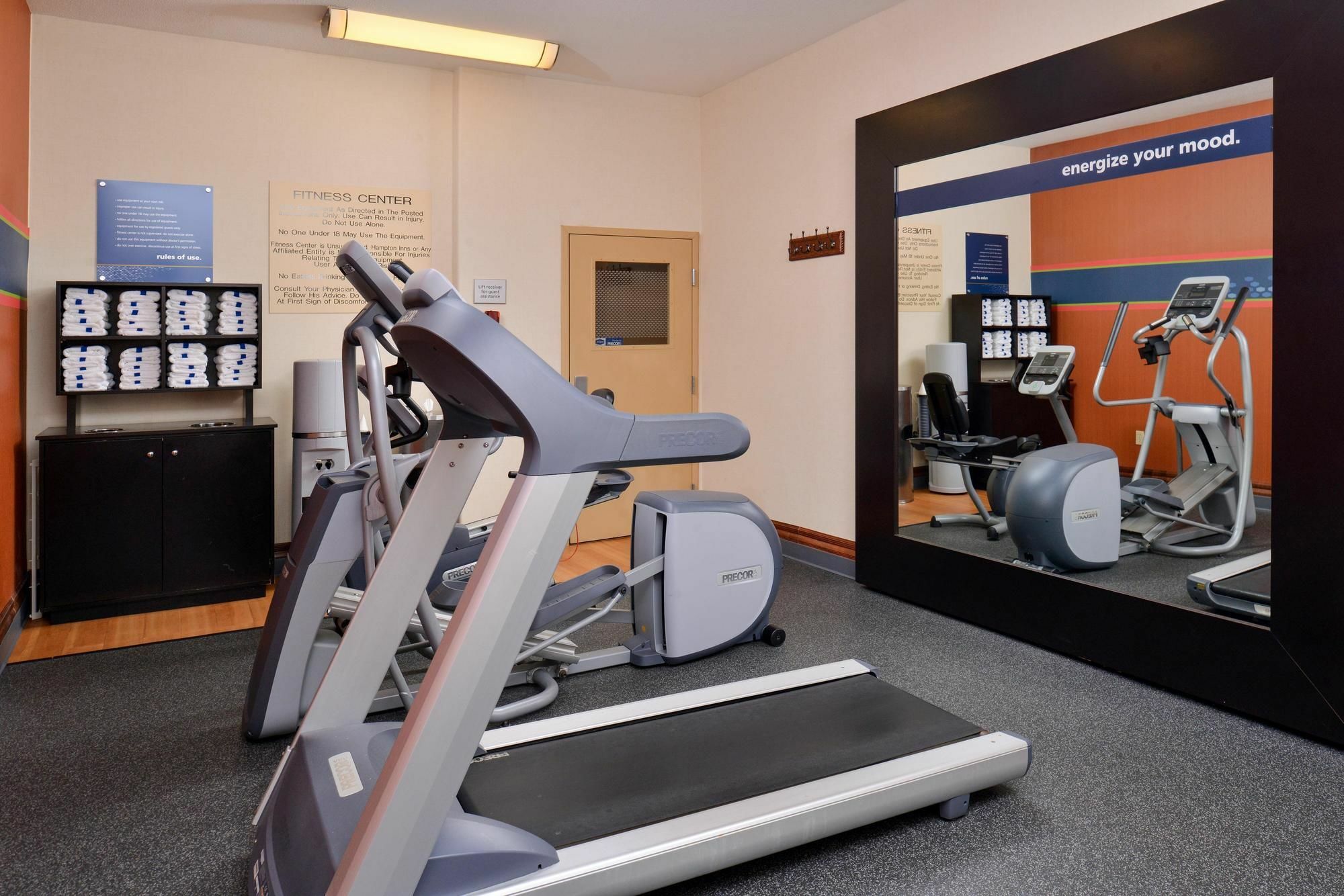 Hampton Inn Kansas City Northeast Bagian luar foto